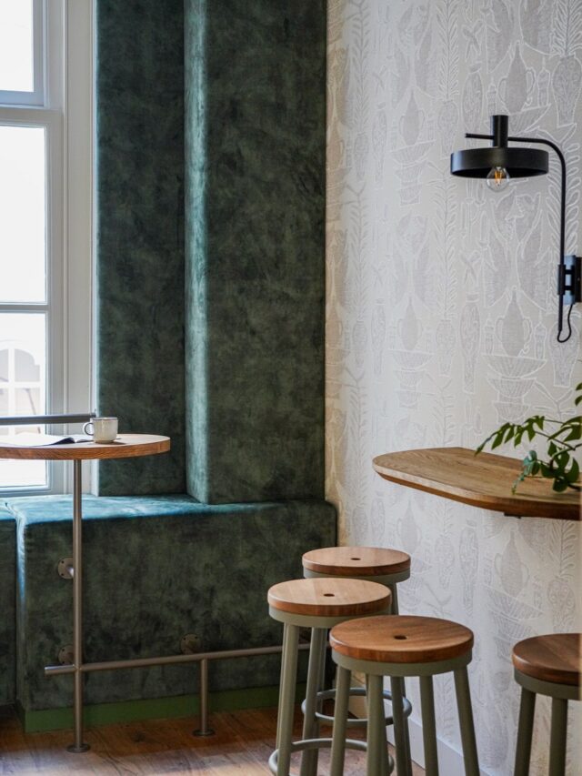 O F F I C E - A M S T E R D A M  C A N A L  D I S T R I C T

Historie en toekomst komen samen in dit monumentale grachtenpand. Een eigentijdse kantoorinrichting waar design, duurzaamheid en comfort elkaar versterken.

Foto’s: @rmariusb 

#monumentaal #kantoorinrichting #interieurdesign #duurzaamontwerp #workplacedesign grachtenpand estida designmetvisie